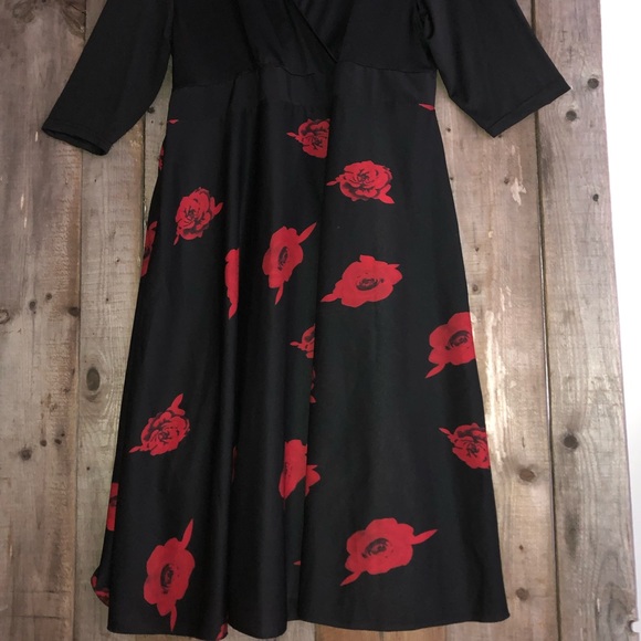 Plus size black and red rose floral print 5XL dress - Picture 5 of 9